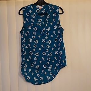 high low sleveless shirt